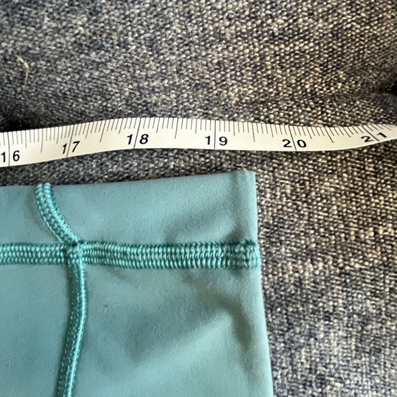 Lululemon In Movement Crop Everlux 19" Pacific Breeze Size 4 - Picture 3 of 8